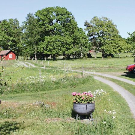 1 Bedroom Beautiful Home In Lidkoeping Sjövik المظهر الخارجي الصورة