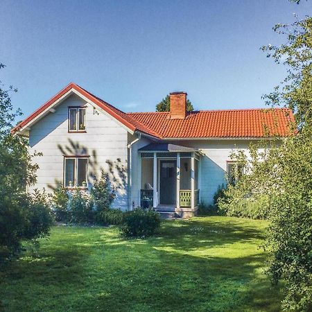 1 Bedroom Beautiful Home In Lidkoeping Sjövik المظهر الخارجي الصورة